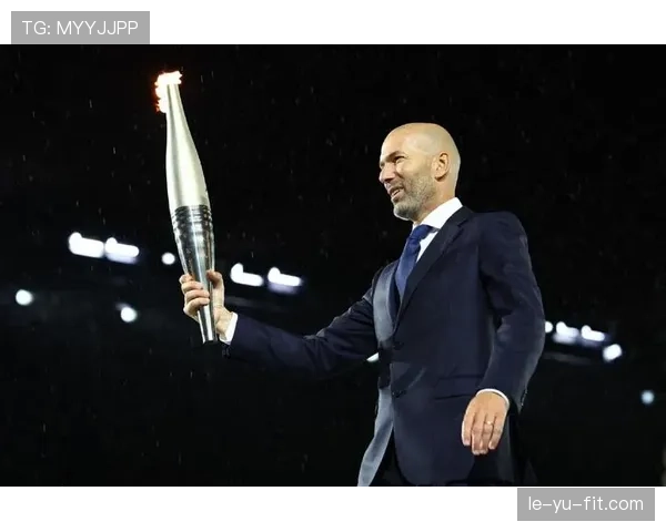 齐达内经典对决回顾：重温足球传奇的辉煌时刻与历史魅力