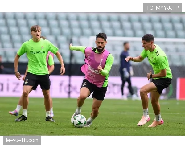 足球新星本赛季表现稳健，潜力持续提升备受期待